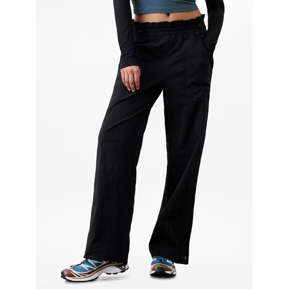 Athleta Trekkie High Rise Baggy Pants Black Cargo Jogger‎ Wide Leg Size 6